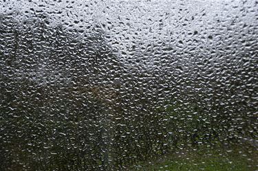 Zachtjes tikt de regen tegen het vensterraam... - Beringen