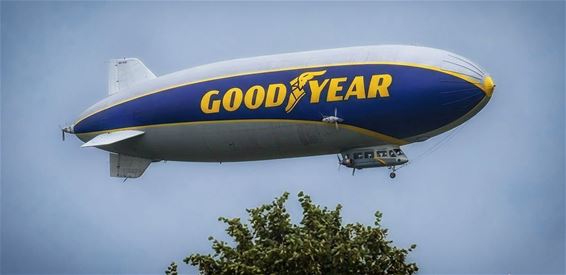 Zeppelin zorgt voor opvallend schouwspel - Pelt