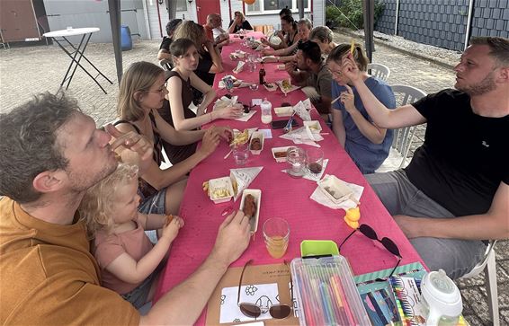 Pelt - Zomers buurtfeest in Voorhasselt