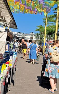 Zomerse drukte op zaterdagmarkt