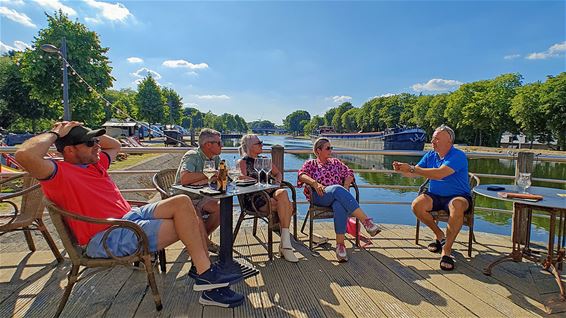 Pelt - Zomerse sfeer aan het kanaal van Neerpelt
