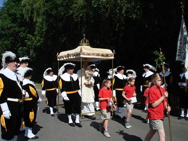 Zondag processie in Sint-Huibrechts-Lille - Neerpelt