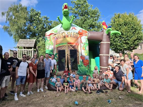 Pelt - Zonnig buurtfeest in de Kruisboogstraat