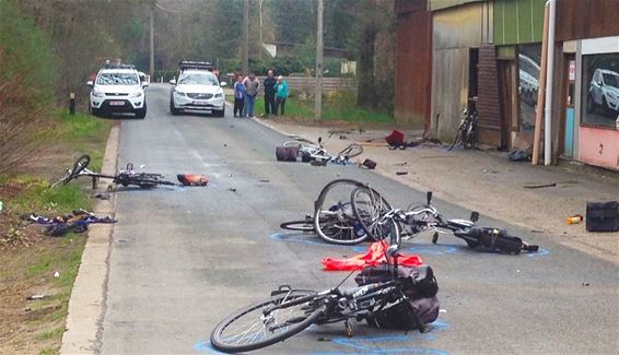Zwaar verkeersongeval met fietsers - Lommel
