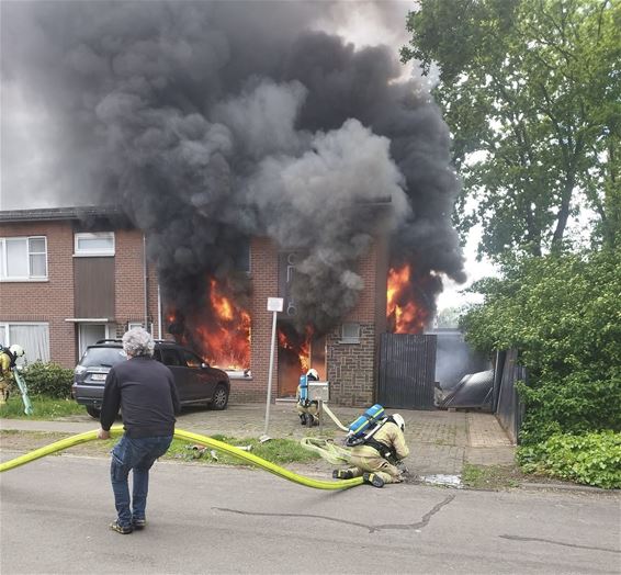 Zware brand vernielt huis - Beringen