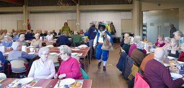 Zwarte Piet op bezoek in wijkrestaurant Lutlommel - Lommel