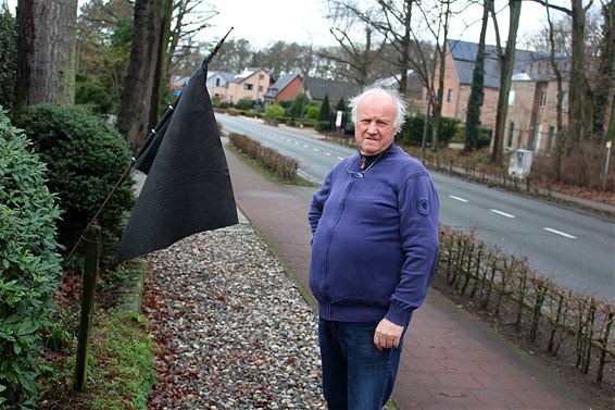 Zwarte vlaggen op de Herebaan-West - Houthalen-Helchteren