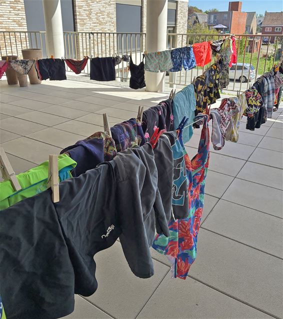 Zwemkledij-challenge zorgt voor vrolijke ochtend - Lommel