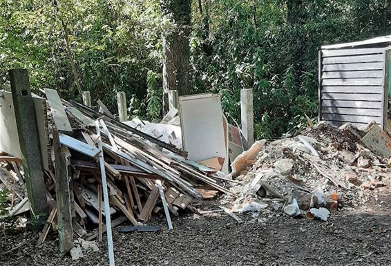 Zwerfvuil: dweilen met de kraan open - Beringen