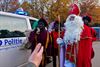 Beringen - Politie brengt Sinterklaas naar school