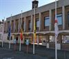 Hamont-Achel - Vlaggen halfstok bij stadhuis en gemeenschapshuis