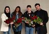 Beringen - Jong N-VA Beringen deelt bloemen uit