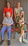 Hamont-Achel - Vijf generaties vrouwen op één foto