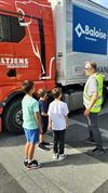 Pelt - Kiwanis leert kinderen gevaren dode hoek kennen