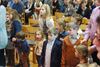 Lommel - Volle stal tijdens de kinderviering in Balendijk