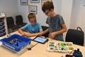 Racewagens bouwen in het LEGO-kamp