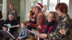 Bewoners Sporenpark zingen samen kerstliedjes