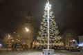 Kerstboom op Kerkplein ontstoken