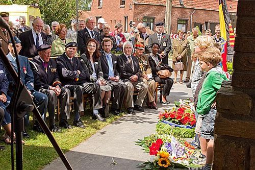 Hamont-Achel - Gesneuvelde RAF-militairen Herdacht - Internetgazet