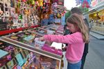 Een pakje smoutebollen op kermis Balendijk