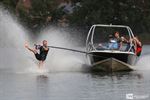 Blootvoetwaterskiën bij Lommel Ski