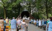 Processie en openluchtviering voor Maria