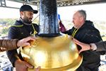 Kerkhaan met koker terug op de Paalse kerktoren