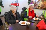 Bewoners De Bekelaar genieten van kerstsfeer