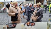 Nieuwjaarsborrel op de zaterdagmarkt van Pelt