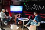 TC Arno op de sofa bij Culture Coated
