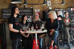 TC Arno op de sofa bij Culture Coated