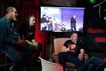 TC Arno op de sofa bij Culture Coated