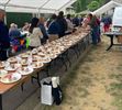 Aanschuiven aan een 70 meter lange ontbijttafel