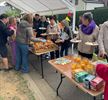Aanschuiven aan een 70 meter lange ontbijttafel