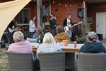 Gluren naar Transistor in de tuin van Koen