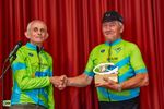 Peltse wielerclubs genieten samen na