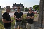 Buren klinken op vernieuwde straat