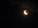 Bloedmaan boven Peer