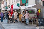 Stapelzot van overschot in de Kerkstraat
