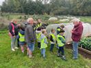 Kinderen De Stroom bezoeken volkstuin