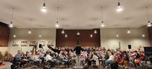 Sarah Robaeys coacht het Queen Symphony koor