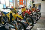 Motoren bewonderen in zaal Den Horst