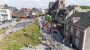 Neerpelt bruist tijdens zingende optocht
