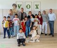 Minister Beenders ontmoet jonge auteurs van VOX