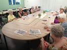 Samana-creagroep maakt kleurrijke sleutelhangers