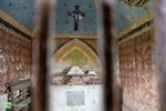 Kapel uit 1905 staat er troosteloos bij