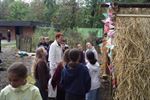 Leerlingen bouwen 'Kampse' strohut