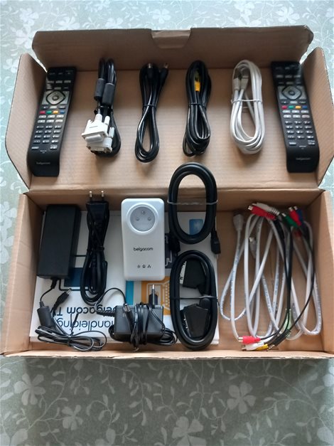 Afstandbedieningen+ kabels+adapters