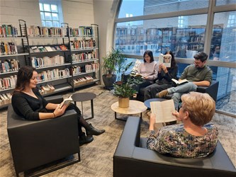 Slow Reading: In stilte lezen in de bib