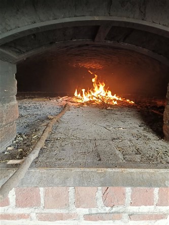 Vlaai bakken in houtoven
